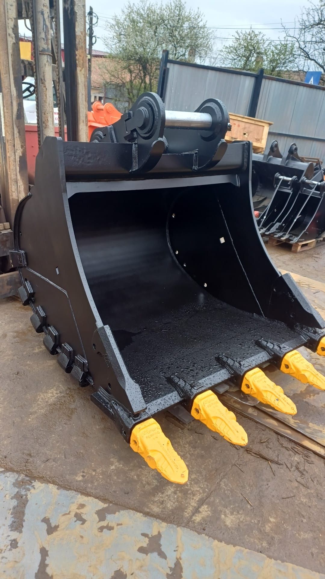 Cupa excavator de la 12 pana la 110 tone