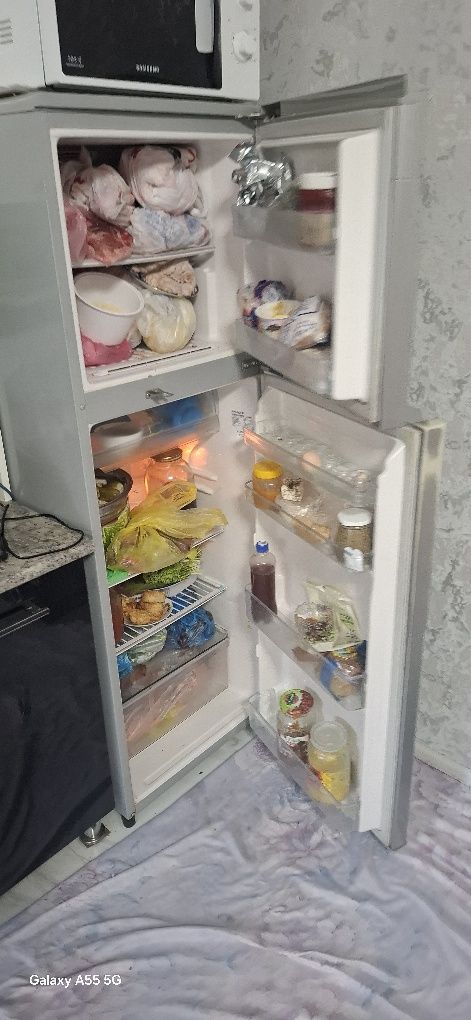 Холодильник 2 та рабочи ишлаб турибди