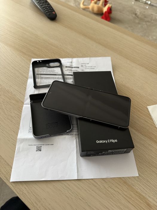 Samsung Galaxy Z Flip6 256 GB ca nou garantie factura