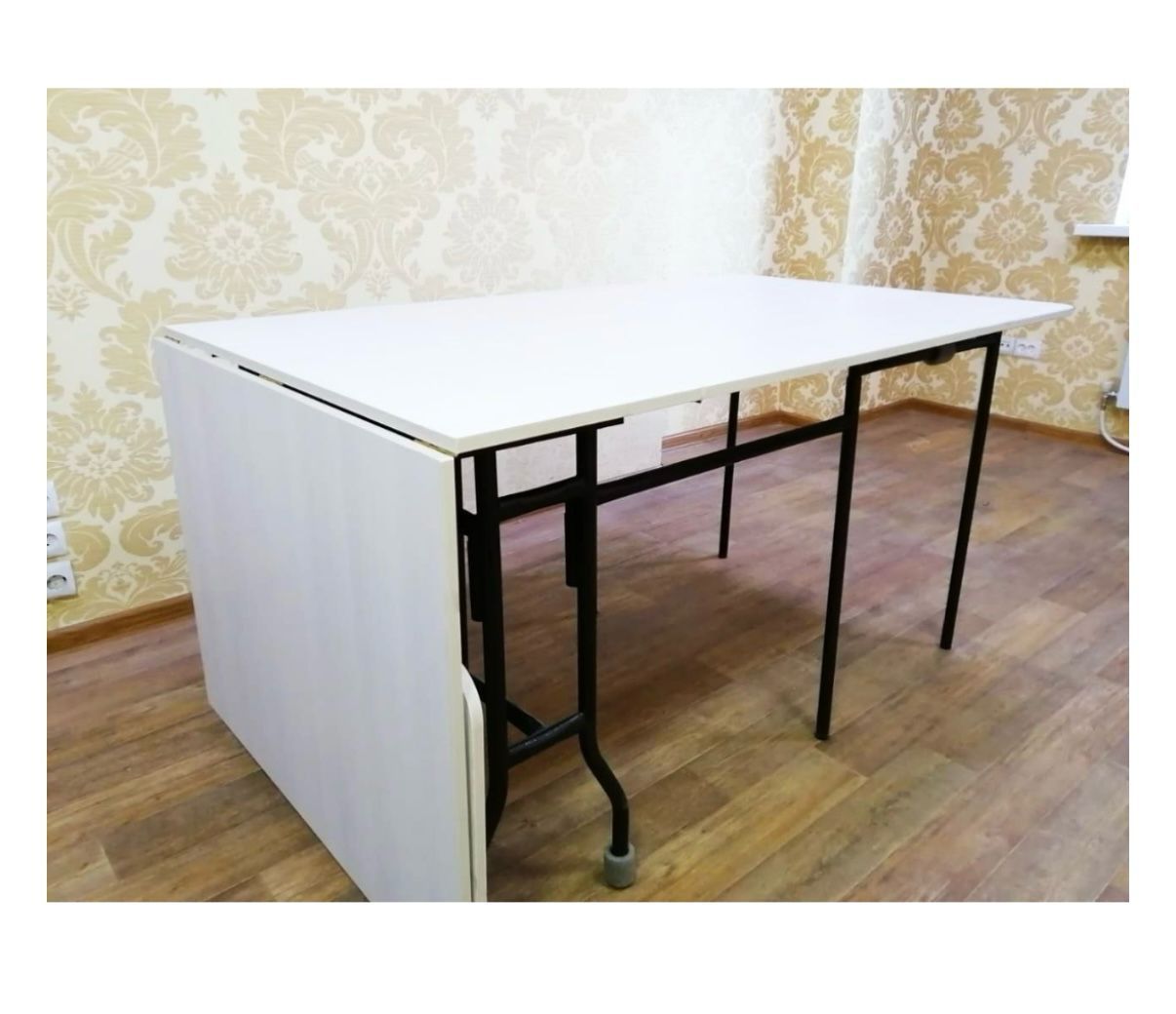 Продам стол новый