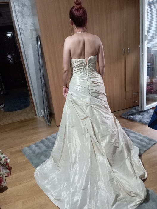 Rochie mireasa crem