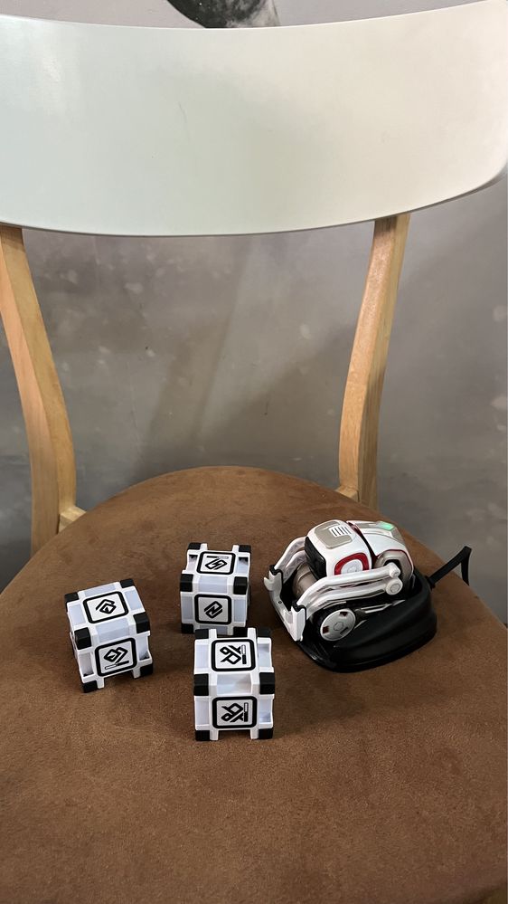 Робот Cozmo