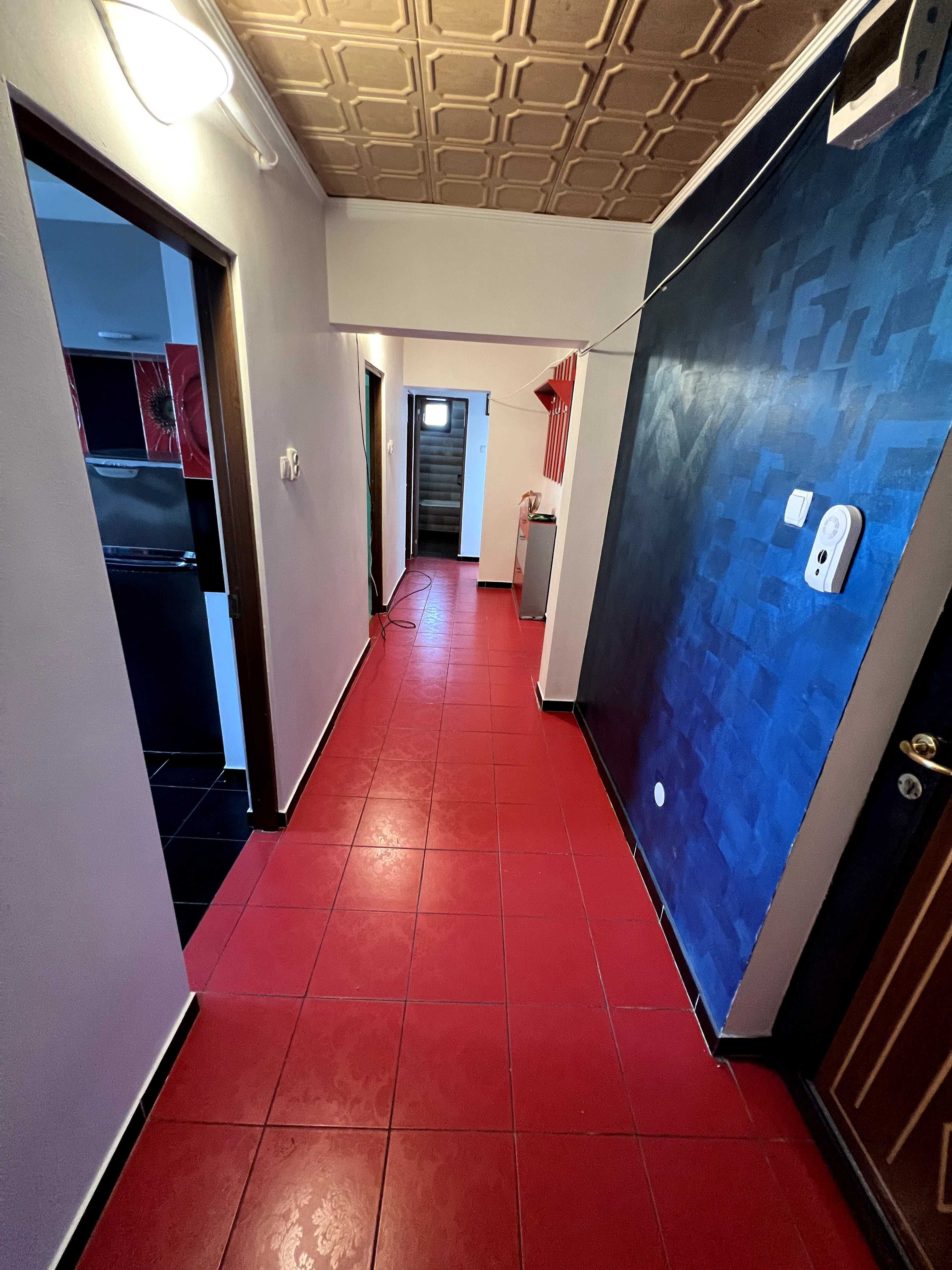 Inchiriez apartament 4 camere zona Neacsu