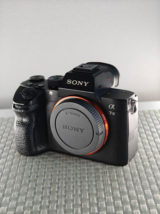 Sony A7iii безогледален фотоапарат + подаръци