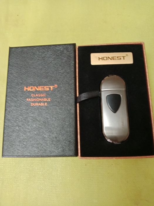 Продам 2 пары  зажигалки zippo,Honest