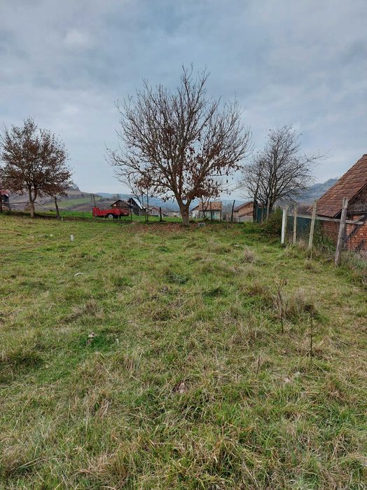 Teren intravilan de vanzare