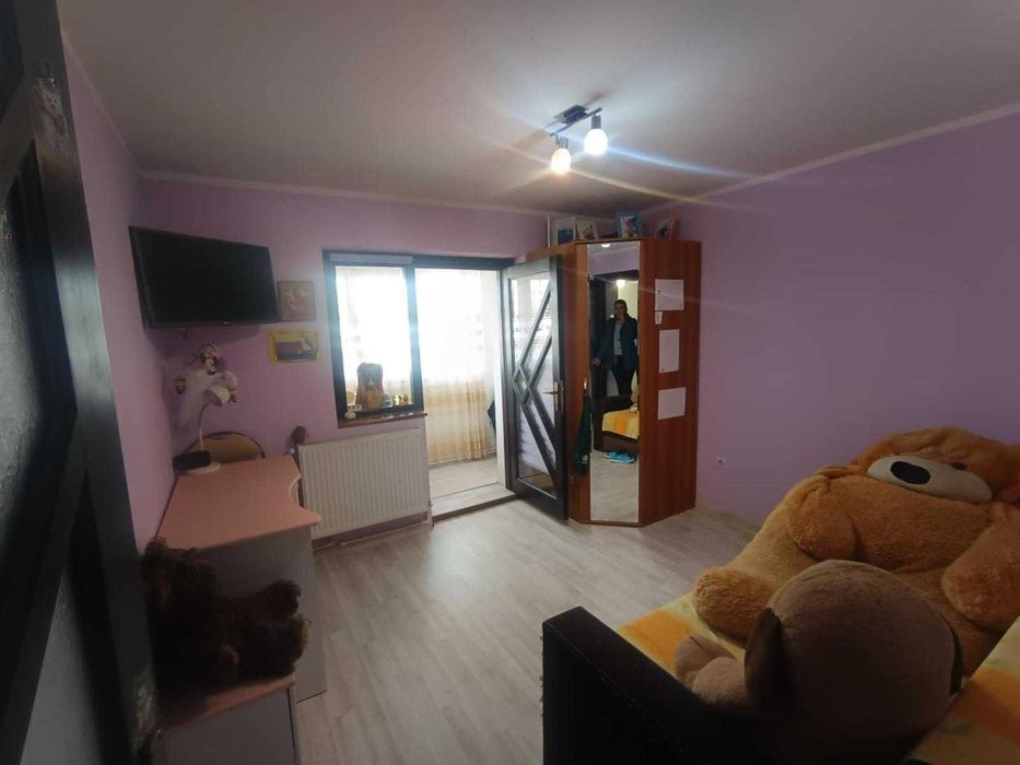 Vând apartament  3 camere