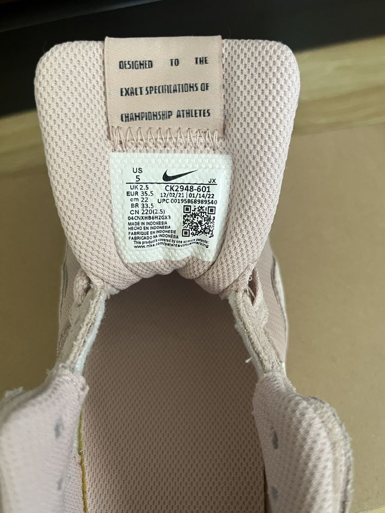 Дамски чисто нови маратонки nike