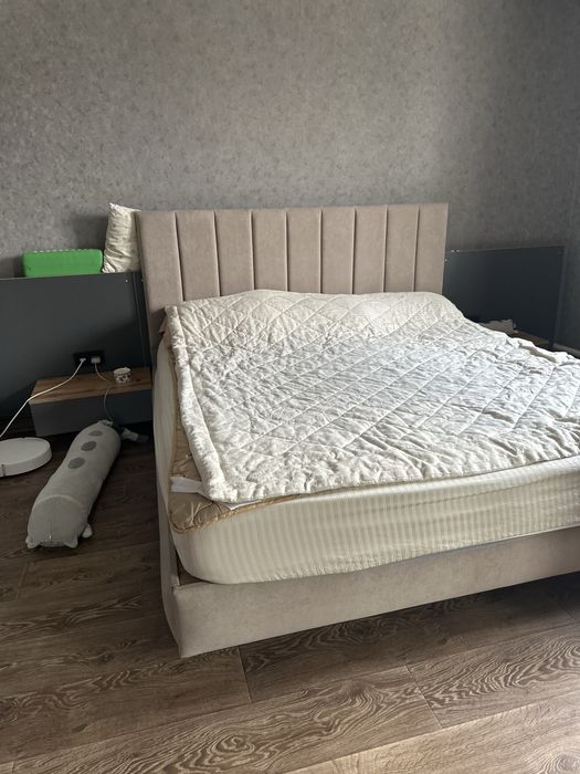 Продам парящую кровать 180/200 с матрасом