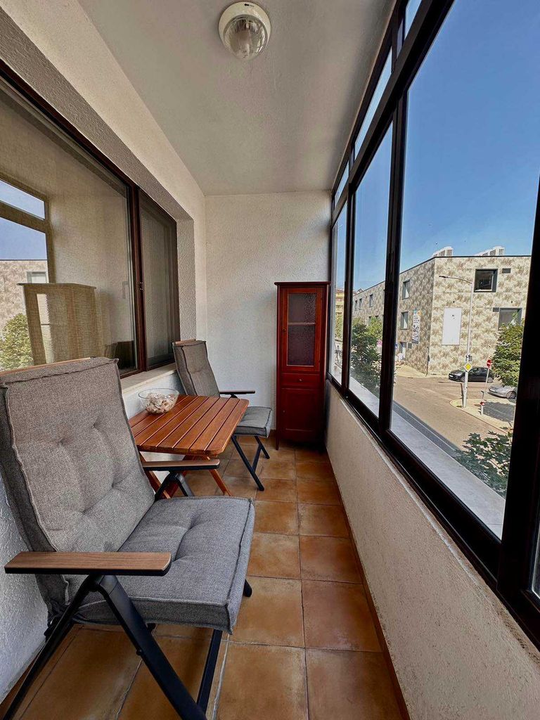 Дава се под наем Тристаен апартамент в Бургас, Център - 100 кв.м за 900 € - Снимка #4