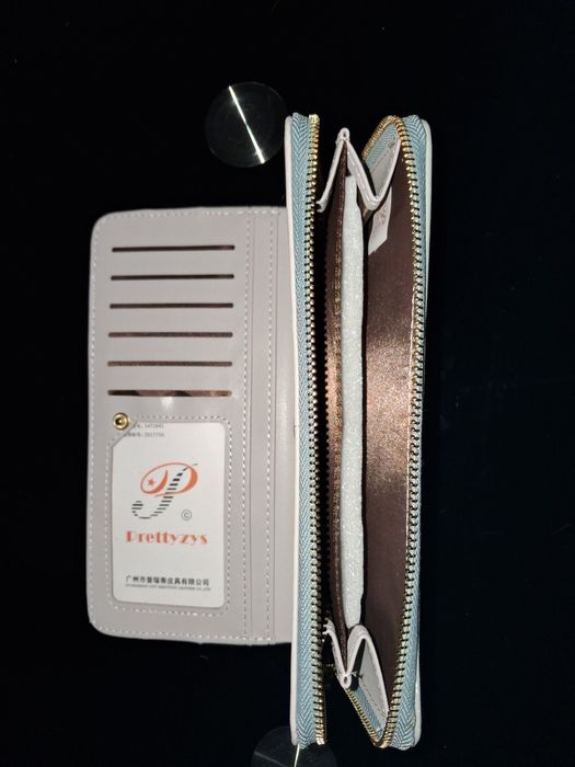 ЛОТ стилни дамски портфейли