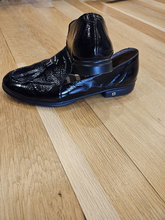 Дамски лачени обувки естествена кожа