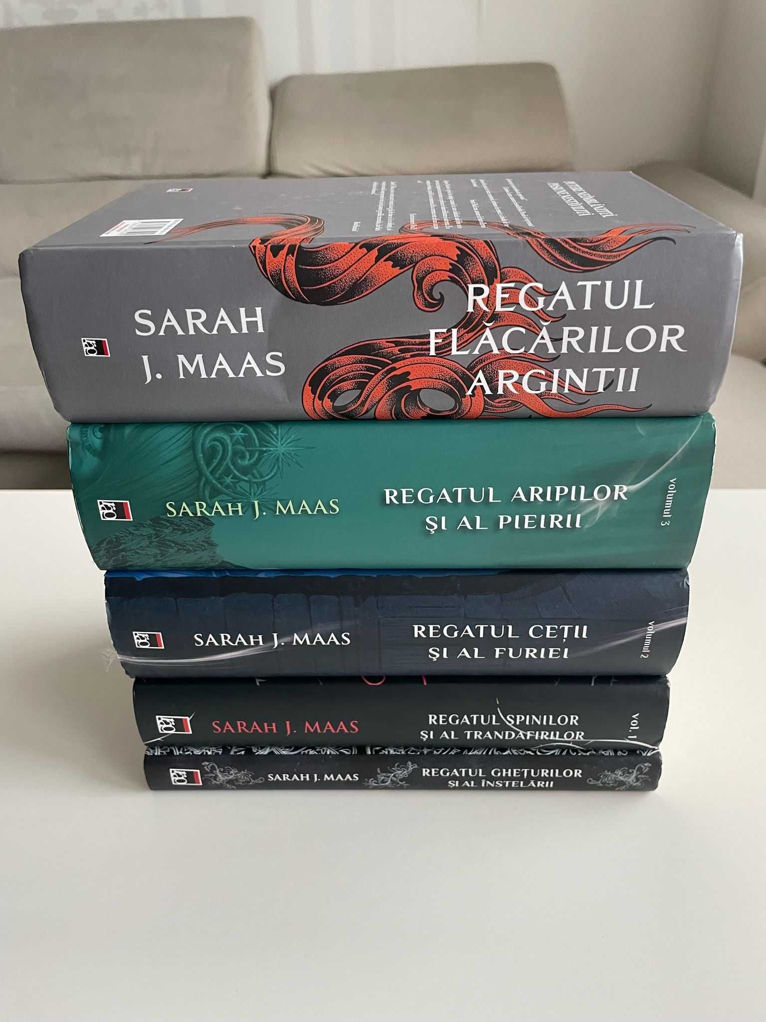 Seria acotar regatul spinilor si al trandafirilor sarah j maas