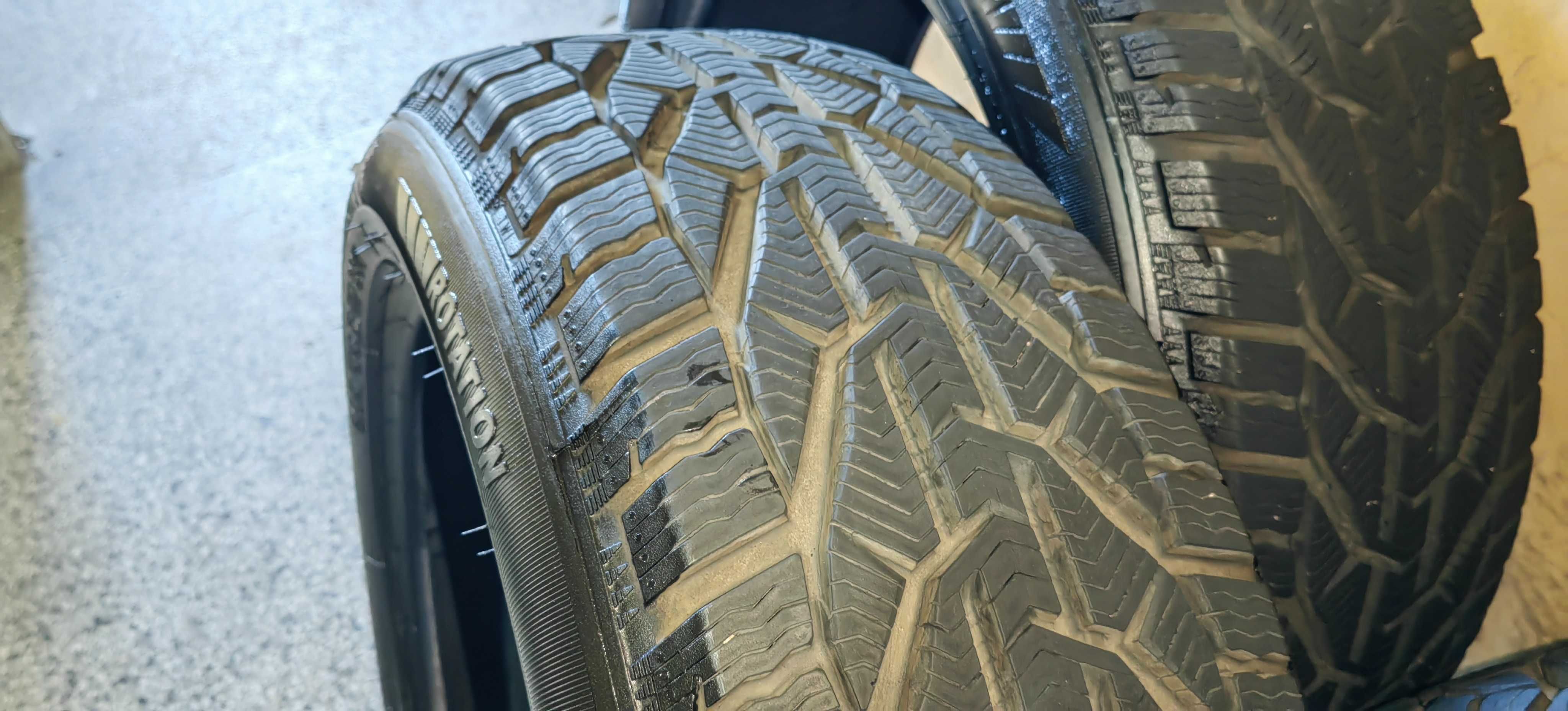 Зимни гуми Kormoran 215/55 R17 ДОТ23 почти нови