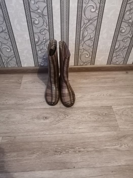 Продам сапоги резиновые женские 38 размера