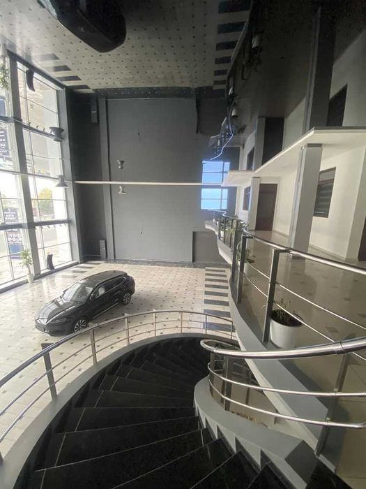 Аренда помещения 700 м², 2 этажа под автосалон шоурум