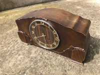 стар каминен часовник