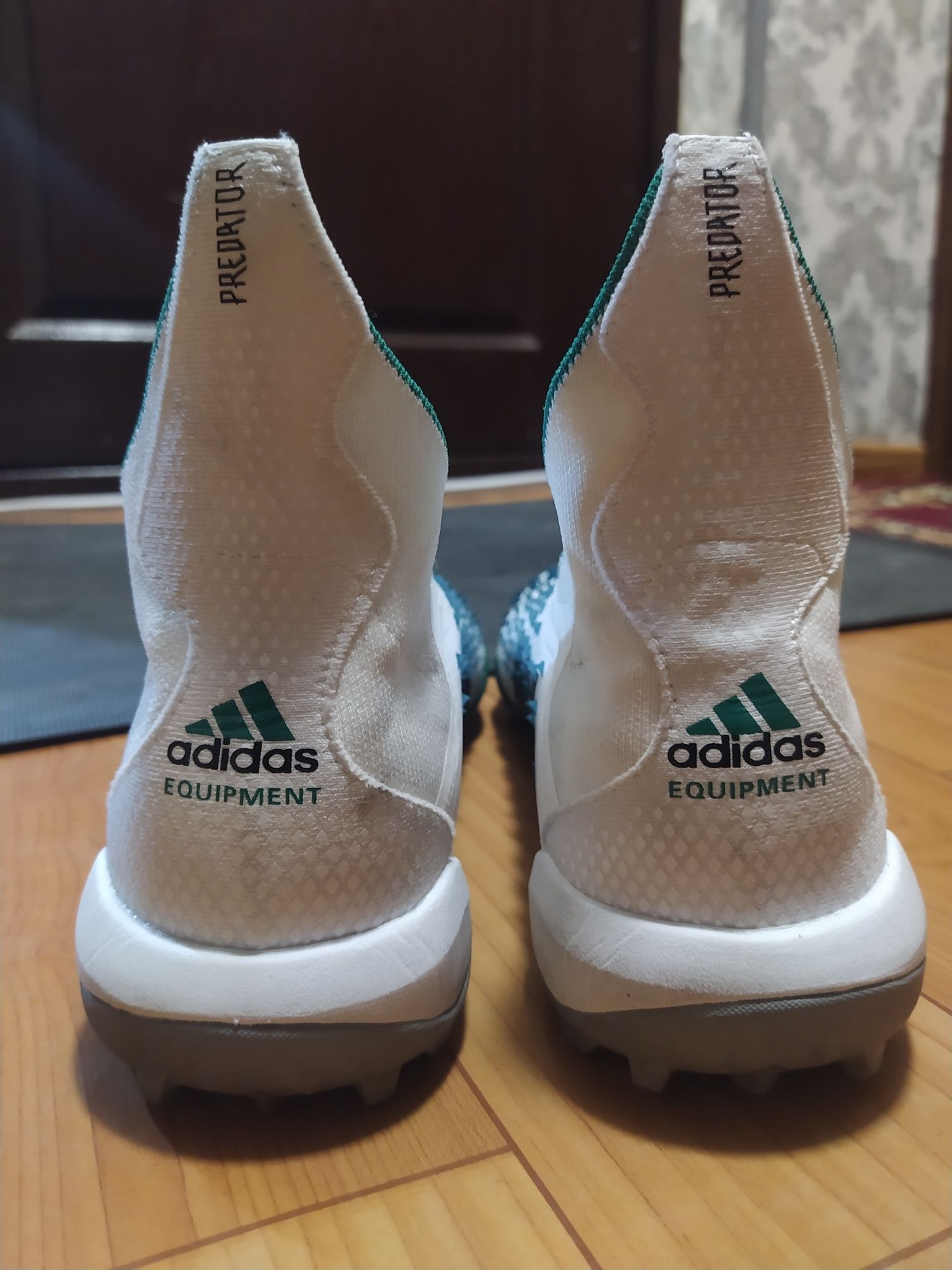 Сороконожки / Sarakanojka Adidas Predator Freak+ TF