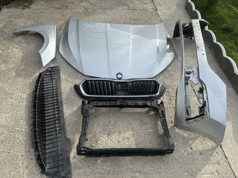 Capotă motor.tragher.bară față.aripă dreapta fată skoda octavia 4.