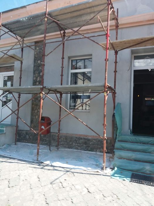 Schelă de închiriat