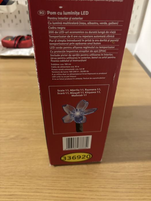 Pom decorativ cu leduri colorate