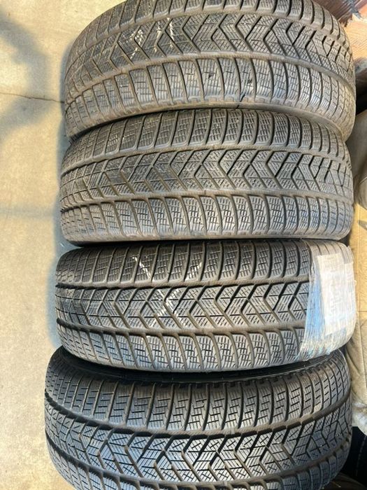 vând 4 anvelope 235/55/19 Pirelli de iarnă ca noi