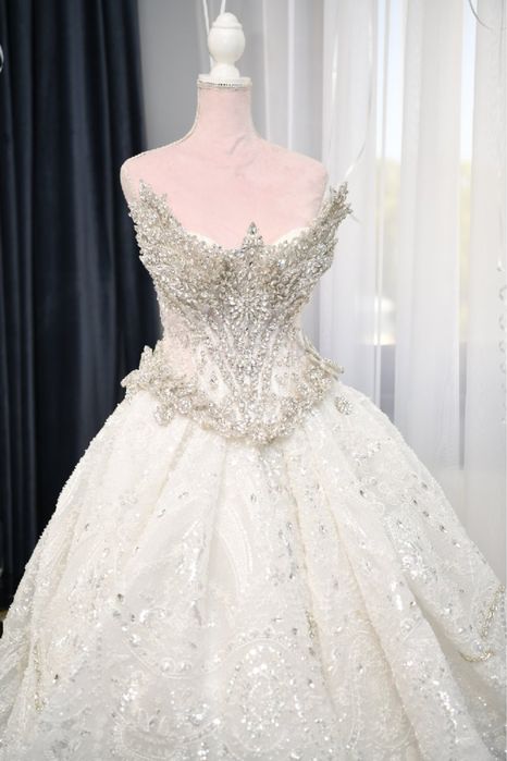 Vand rochie de mireasa