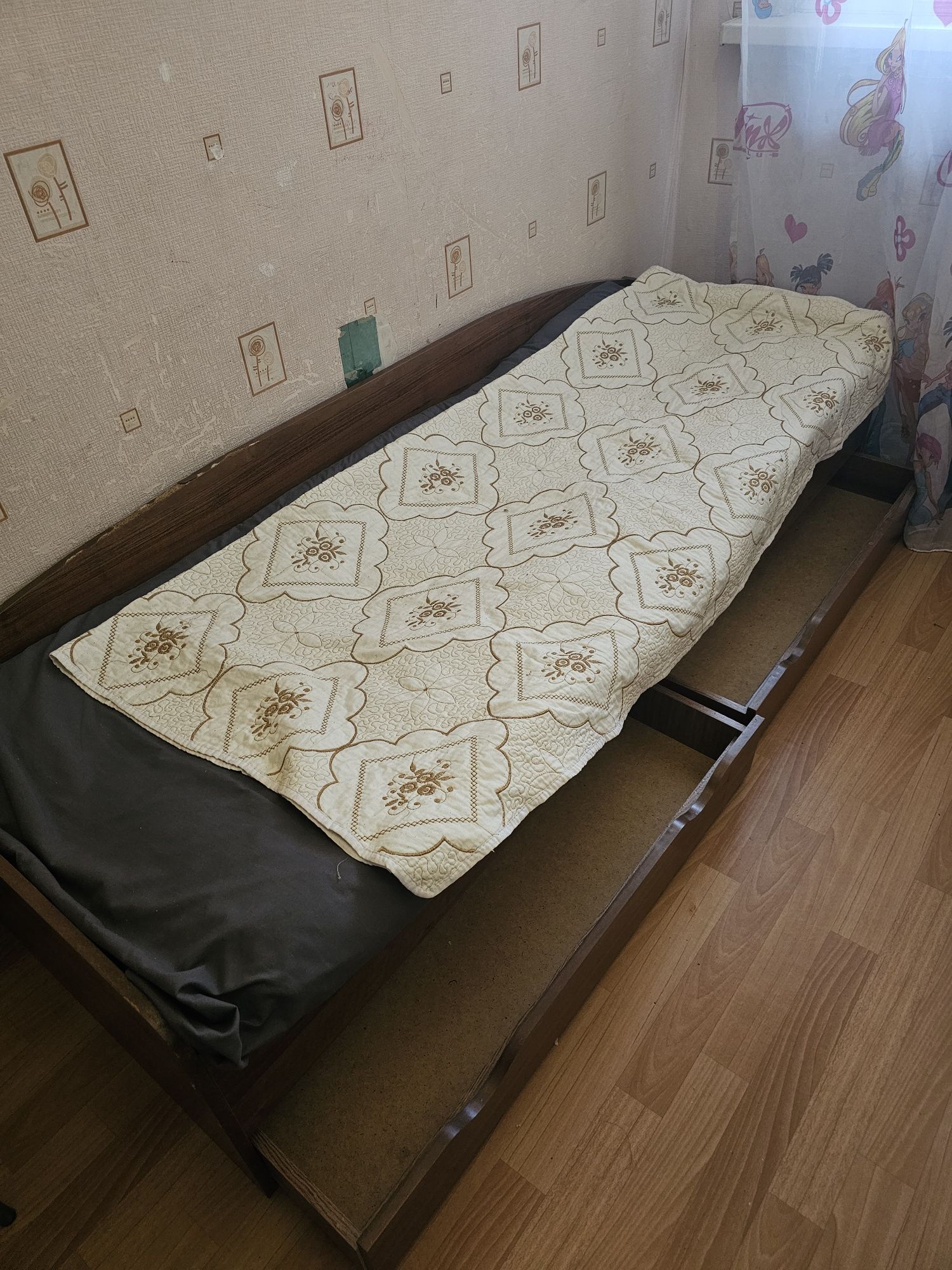 Кровать с матрасом