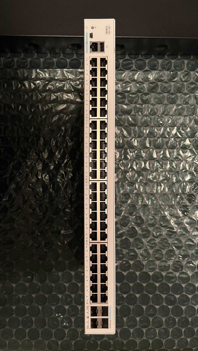 Switch Cisco CBS350 48T 4G neutilizat