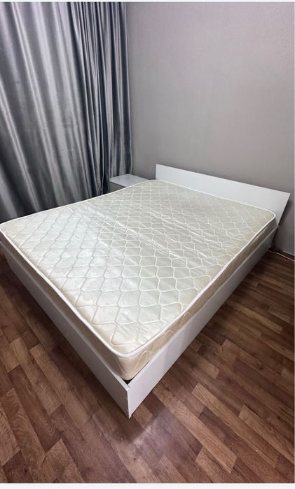 Кровать с матрасом 200/160