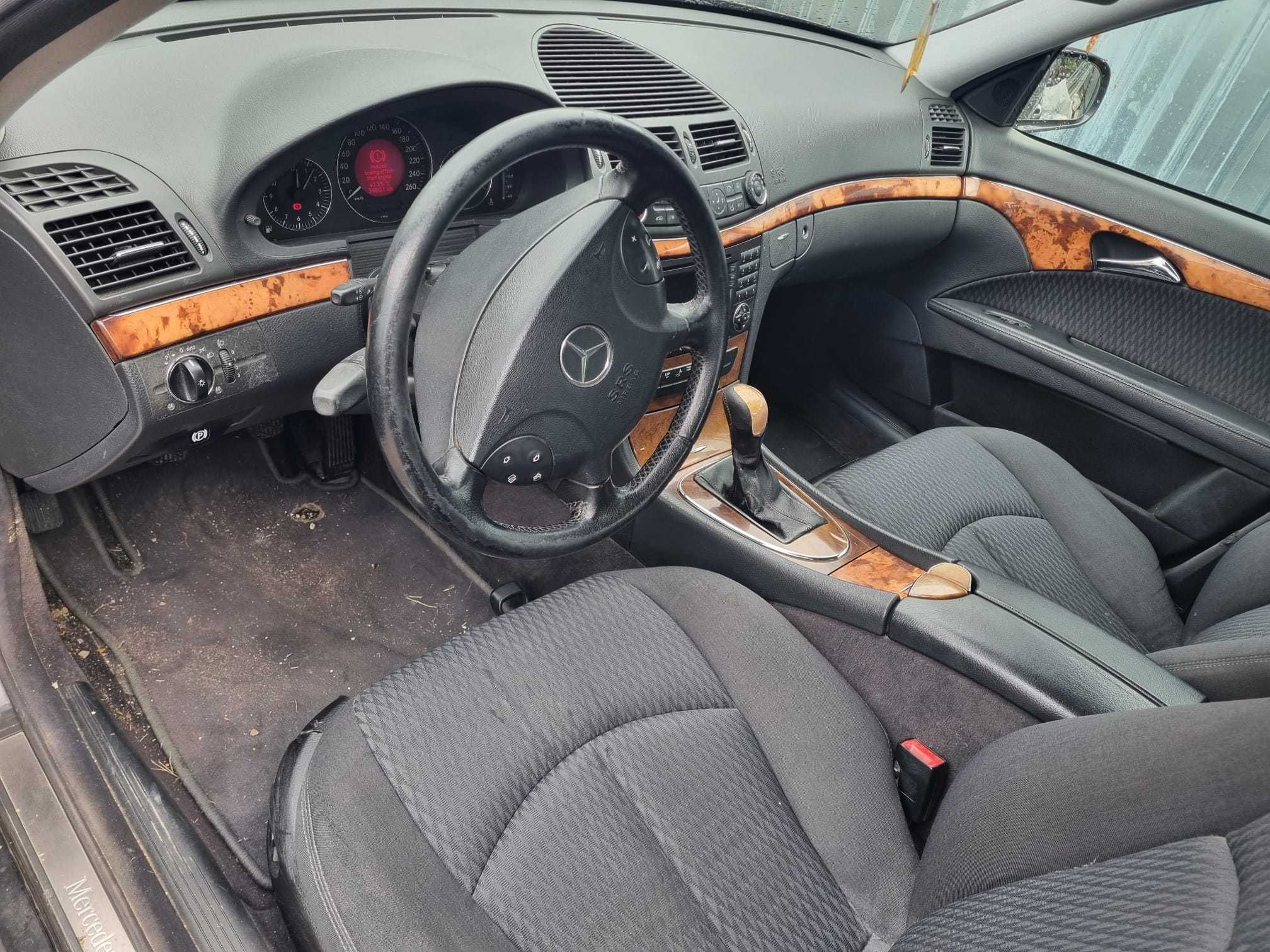 Dezmembrez Mercedes E class E220 W211
