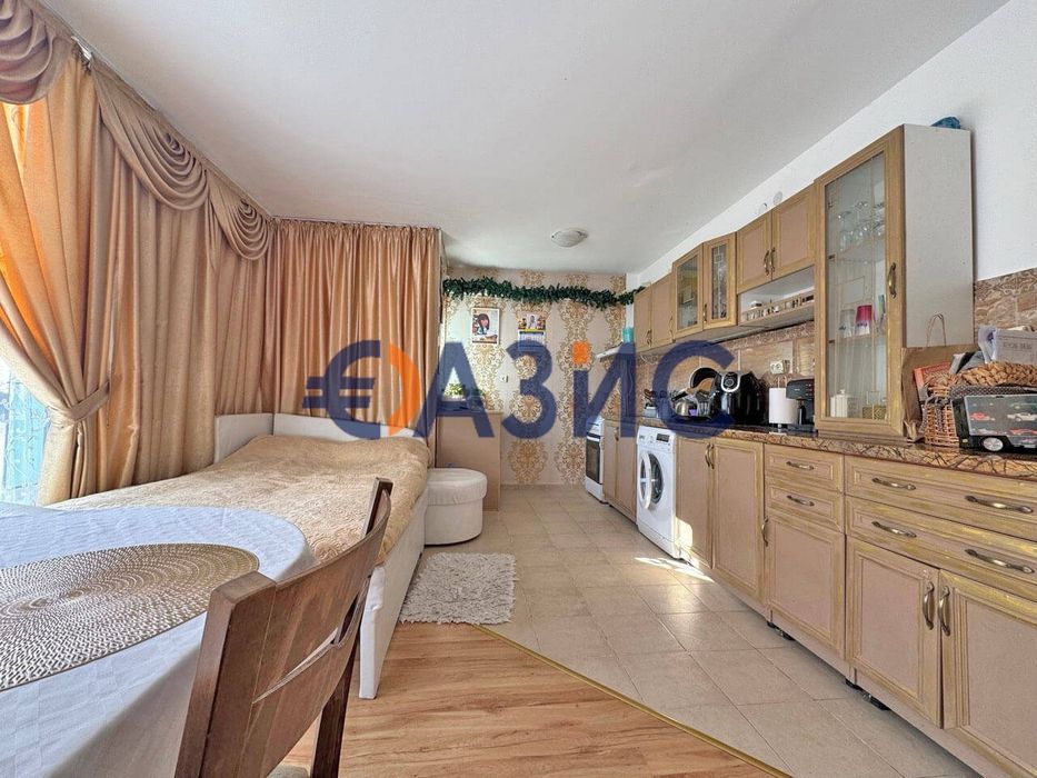 Продава се Двустаен апартамент в к.к. Слънчев бряг - 60 кв.м за 1100 €/кв.м - Снимка #1