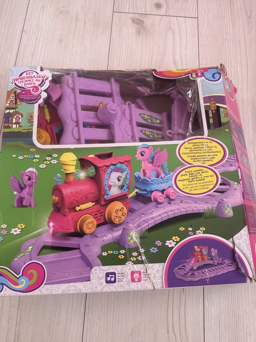 Влакче с понита пеещо