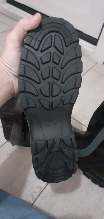 Продам новые сапоги кожанные утеплённые размер 43