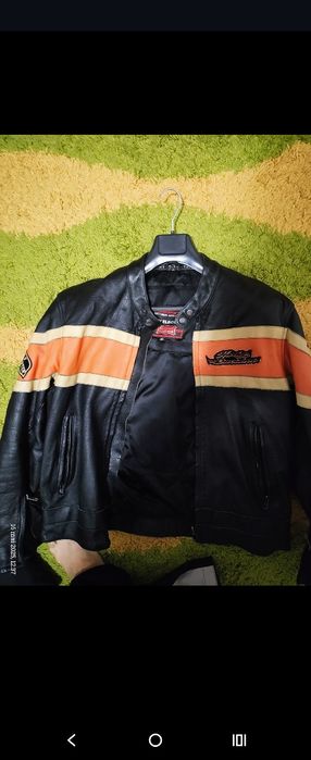 Vând geacă piele motocicletă protecții coate se prezintă ok