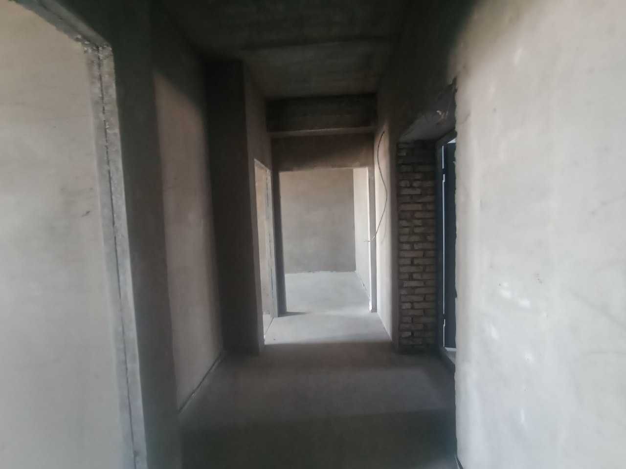 Urganch shahar obl gayi yonida 65 m.kv 2 xonali kvartira sotiladi.
