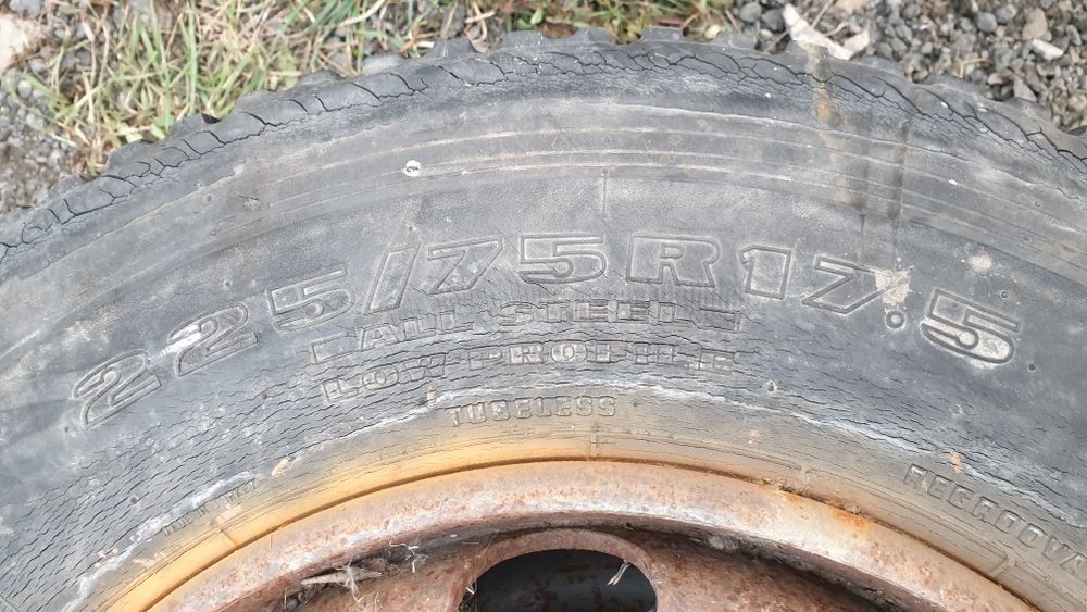 Джанти с гуми 225 75 17.5 ласа