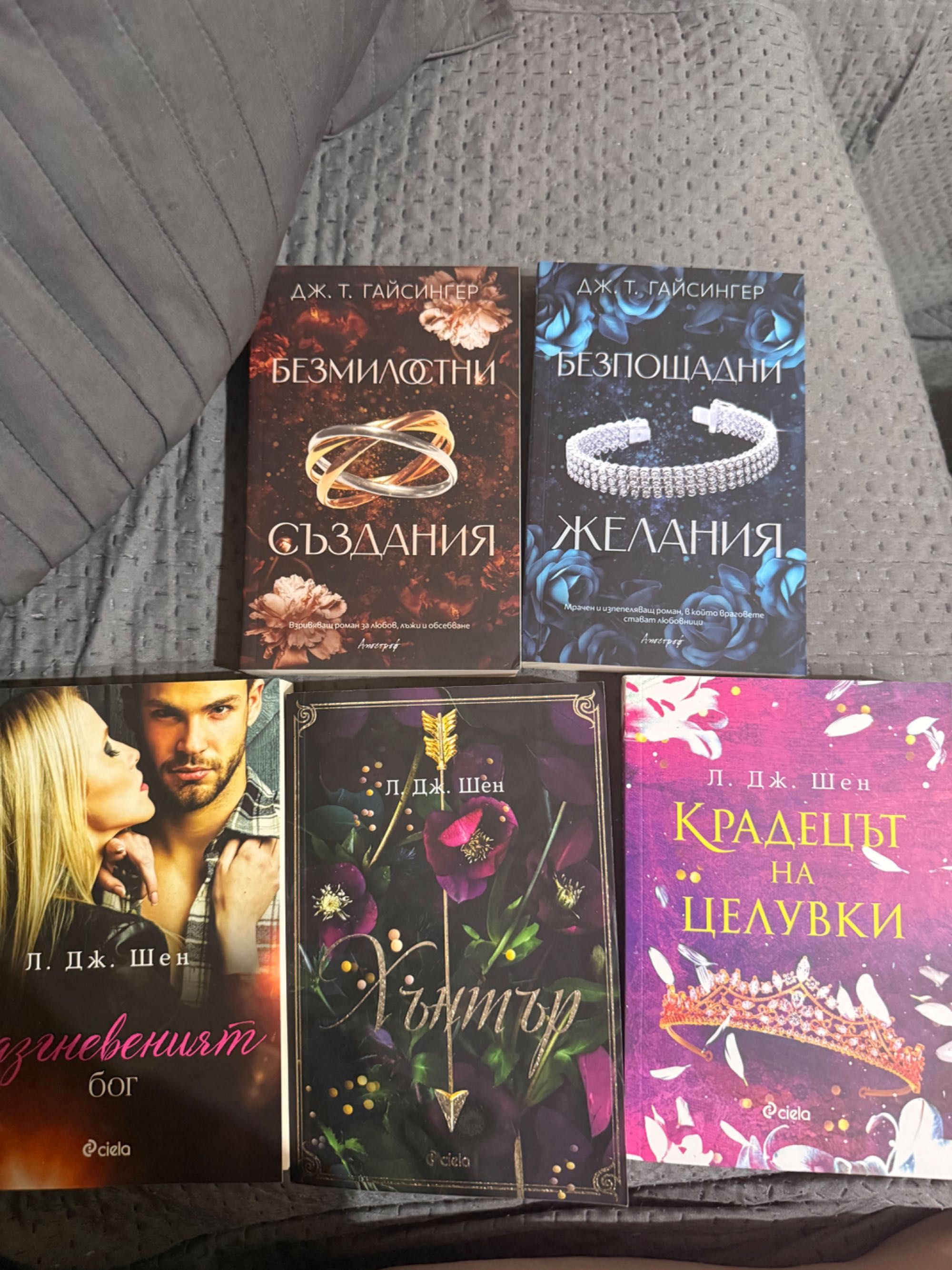 Продавам книги бестселъри!!!