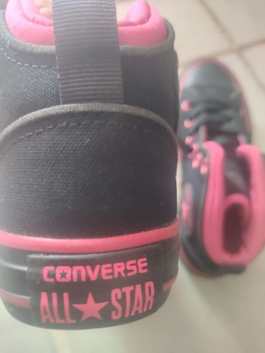 Чисто нови Кецове Converse.