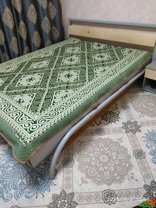 Двуспальная кровать