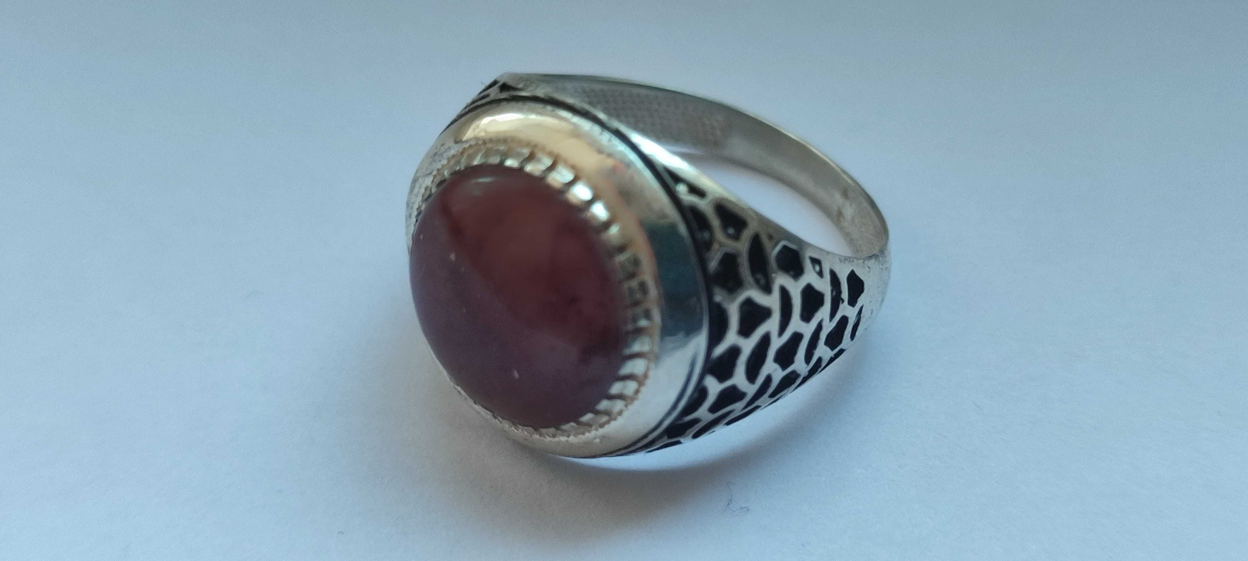 Красивое серебряное кольцо с камнем ЯНТАРЬ,разм.19