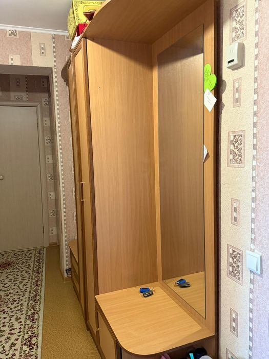 Продам прихожую шкаф