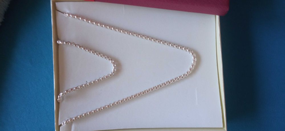 Нов, сребърен ланец/ гривна ( комплект) в кутия за подарък.
