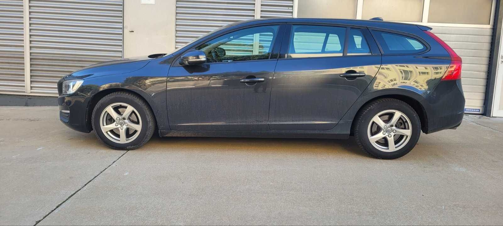 Продавам Volvo v60