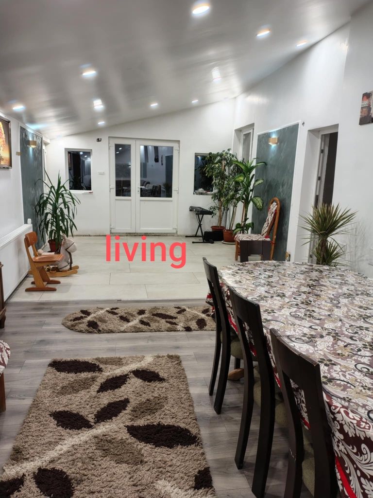 Schimb casa cu doua apartamente