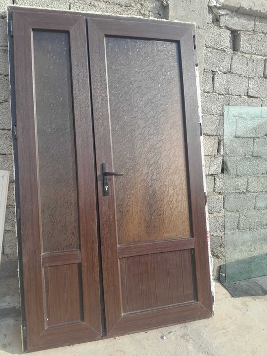 Пластиковые двери        ,
