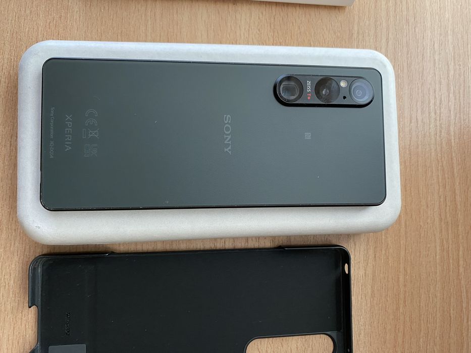 Sony Xperia 1 V и слушалки WH-1000XM5