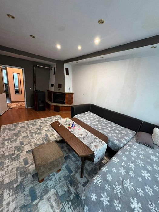 Продава се тристаен апартамент - гр.Мъглиж