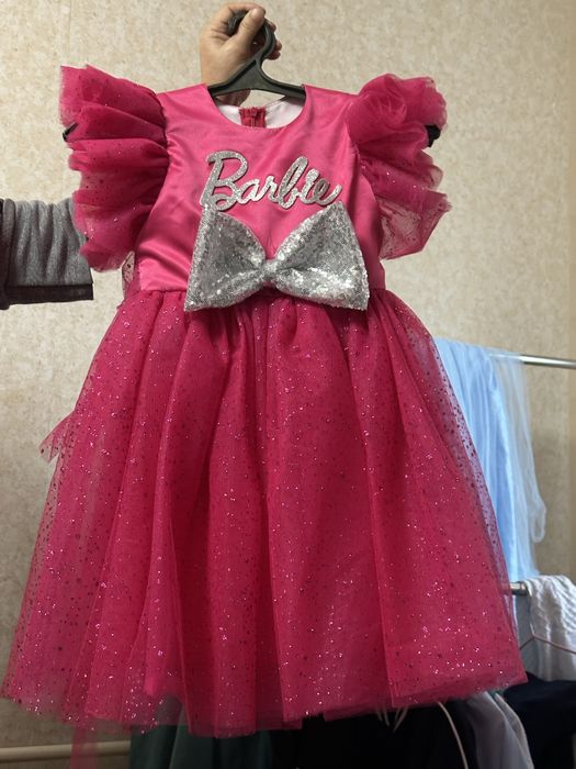 Платье бальное до 6 лет подойдет ,одевали один раз на утреник