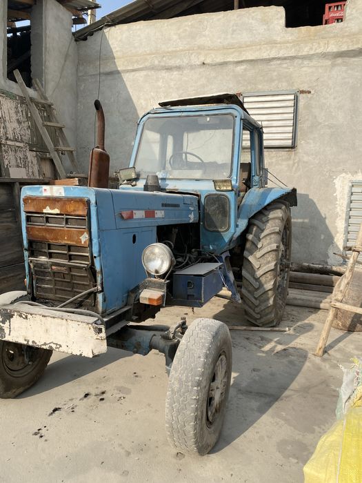 Трактор (МТЗ-80) с плугом и чизелем